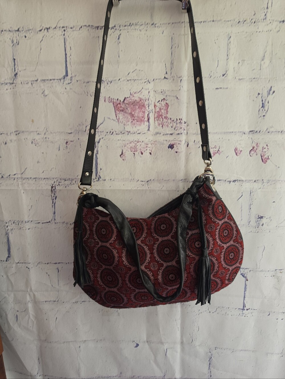 Doncaster Vintage Tapestry Medallion Shoulder Bag M/L Snap Closure Tassel Accent